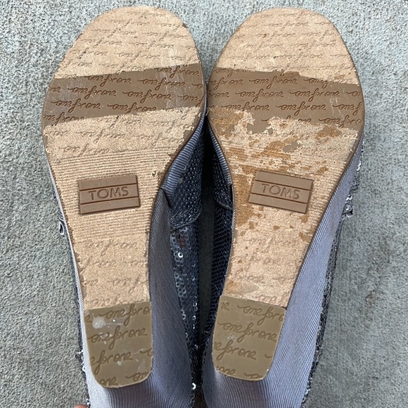 Toms Pewter Sequins Wedges - Picture 3 of 3